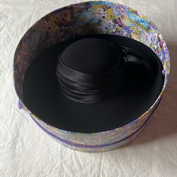 ML Studio Hat , Derby Hat, Church Hat Black Big Bow Wide Rim Millinery - Picture 7 of 15